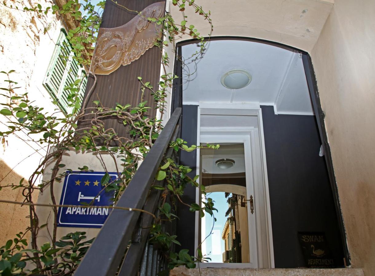 Swan City Apartment & Room Шибеник Екстер'єр фото